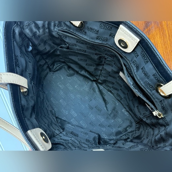 Michael Kors black & tan jetset shoulder tote bag purse. - Picture 9 of 15
